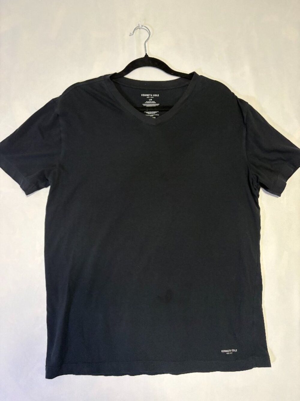 Kenneth Cole New York Men’s Black V-Neck T-Shirt Size Large L Minimalist